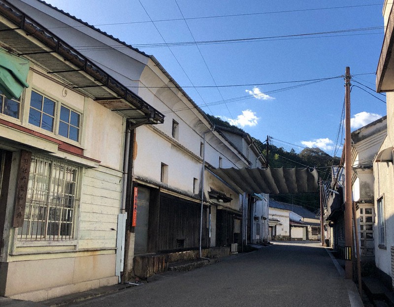 レトロな雰囲気の「司牡丹酒造」の酒蔵=阪急交通社提供