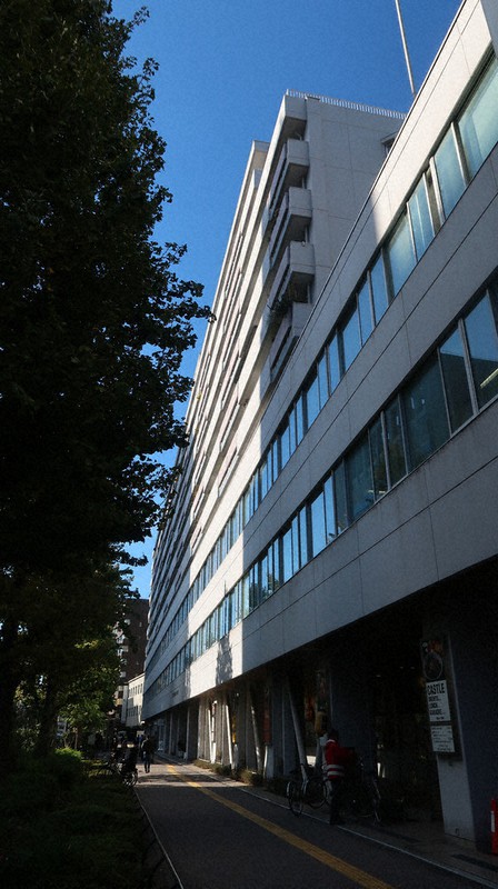 一般社団法人「ベビーライフ」が入居していたビル。養親希望者への説明会などが行われていたが、業務停止後、間もなく退去した=東京都文京区で2020年12月4日、黒田阿紗子撮影