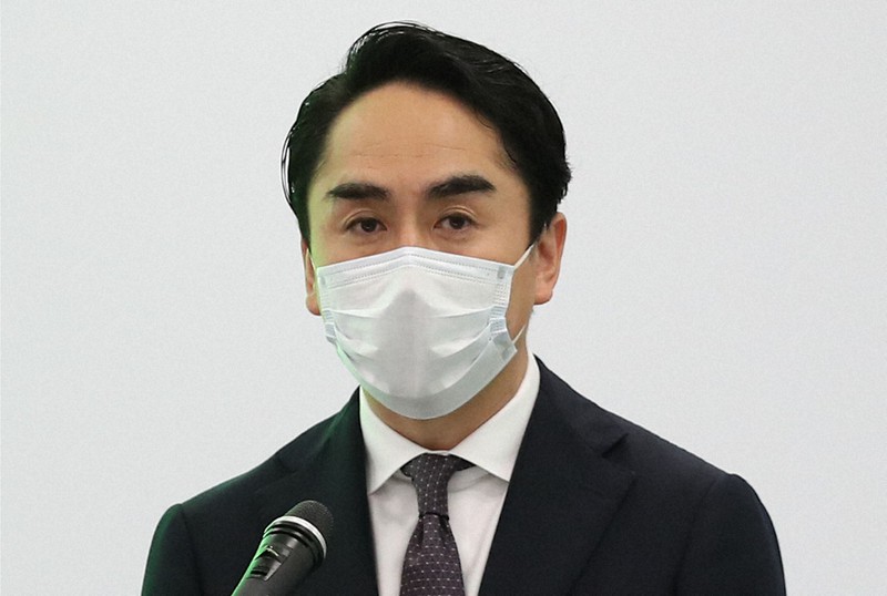 第三者委員会初回会合の冒頭で陳謝するLINEの出沢剛社長=東京都千代田区で2021年3月23日、玉城達郎撮影