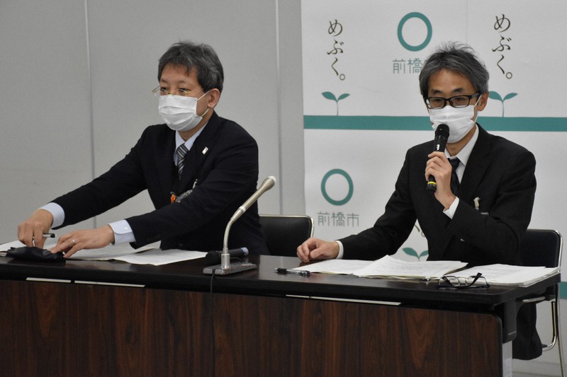 アーツ前橋の作品紛失に関する調査報告書の内容を説明する前橋市の担当者=前橋市大手町の前橋市役所で2021年3月24日午前11時3分、妹尾直道撮影