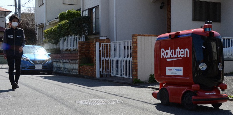 楽天 国内初のサービス ロボットが商品お届け スーパーから公道走り 横須賀 神奈川 毎日新聞