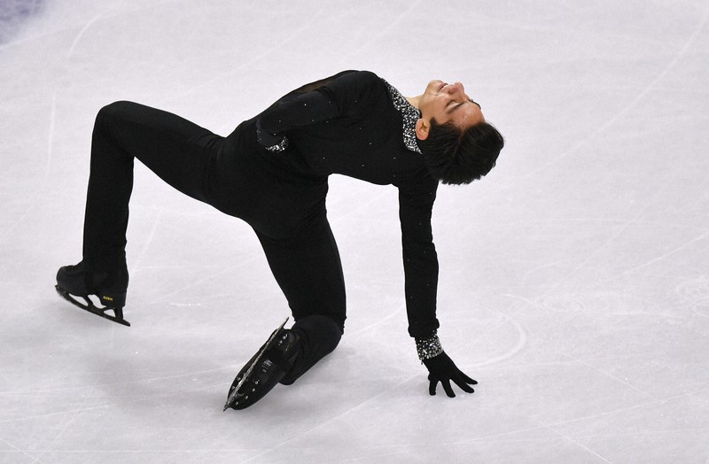 【フィギュアスケート世界選手権】男子フリーで演技するドノバン・カリーロ=ストックホルムで2021年3月27日、AP