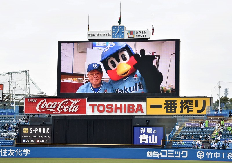 ★ヤクルト 73 野村克也 1998年 勇退記念 サイン入り下敷き 非売品 最終 Yahoo!オークション - ヤクルト 73 野村克也 1998年 勇退記念