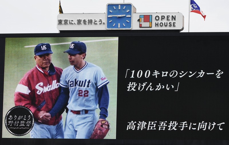 野村克也元監督へ追悼の「73」 ヤクルト－阪神、両チーム着用