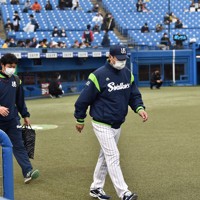 野村克也元監督へ追悼の「73」 ヤクルト－阪神、両チーム着用