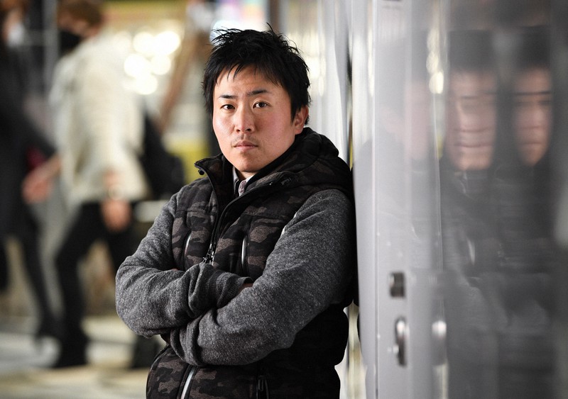 性暴力被害について取材に応じた浅沼智也さん=東京都内で2021年2月26日、丸山博撮影