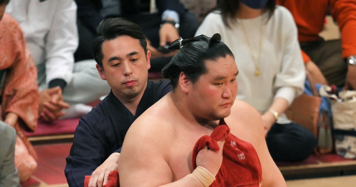 照ノ富士を支えた呼び出し「だいすけさん」 再びの大関に道筋 | 毎日新聞