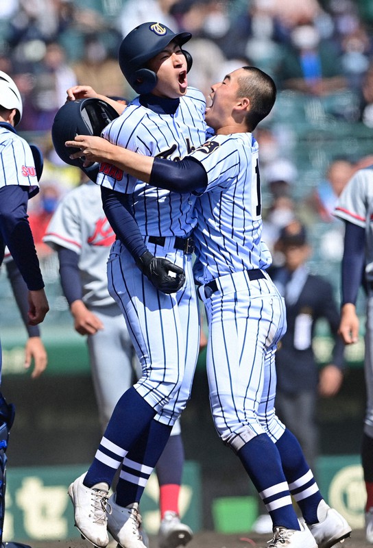 東海大菅生、逆転サヨナラ打を生んだOBとの絆 選抜高校野球 | 毎日新聞