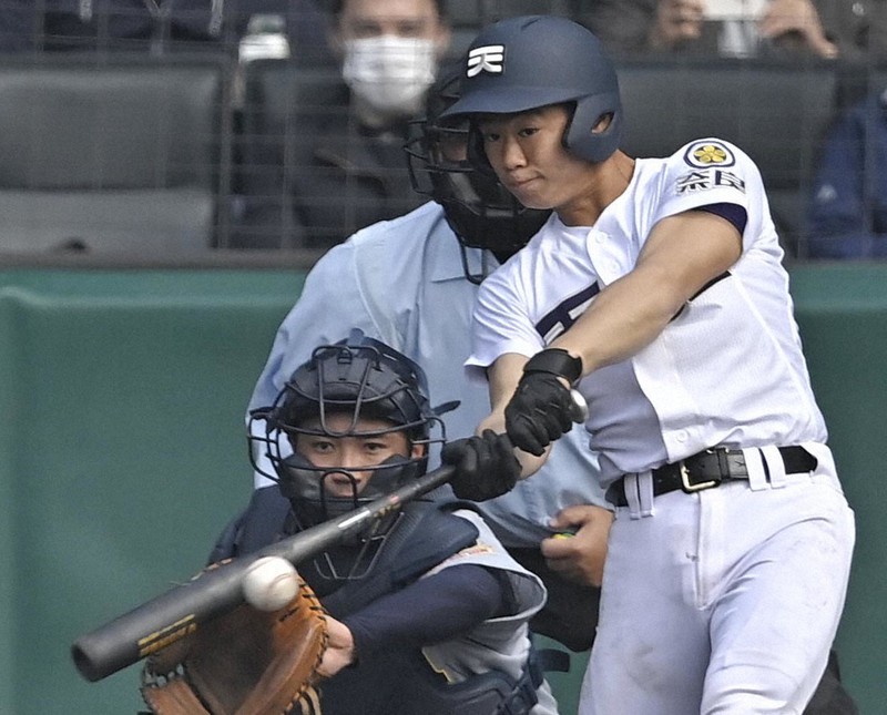 天理、「バット短く思いきり良いスイング」で攻略 選抜高校野球 | 毎日新聞
