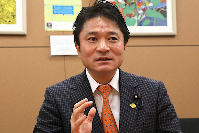 柿沢未途氏=岡本同世撮影