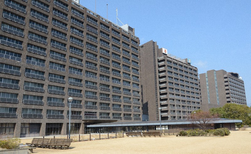 2021年4月1日付の人事異動が発表された兵庫県庁=神戸市中央区で、井上元宏撮影