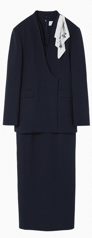 長野県立美術館の女性スタッフが着用する制服=長野県信濃美術館提供