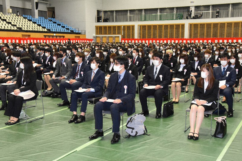 コロナで１年待ち 独協大入学式挙行 ２０年度 式典２回に分け 埼玉 毎日新聞