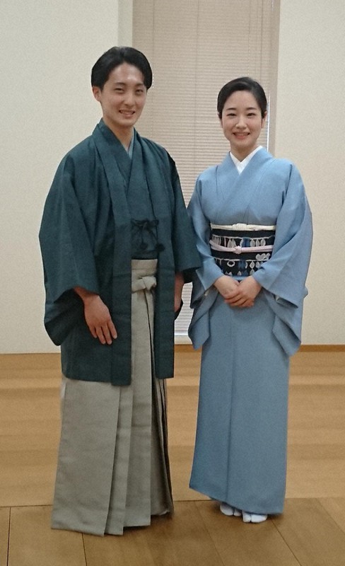 藤間翔(左)と藤間紫