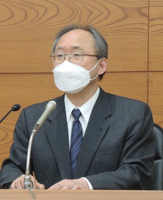 日銀の審議委員に就任して記者会見に臨む野口旭氏=東京都内で2021年4月1日、竹地広憲撮影