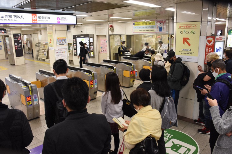 御堂筋線運転再開 天王寺駅周辺で焦げたビニール袋 影響10万人 毎日新聞