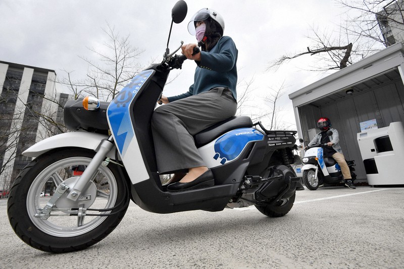 電動バイク普及 大手4社がアクセル 迫る 脱ガソリン に秘策 毎日新聞