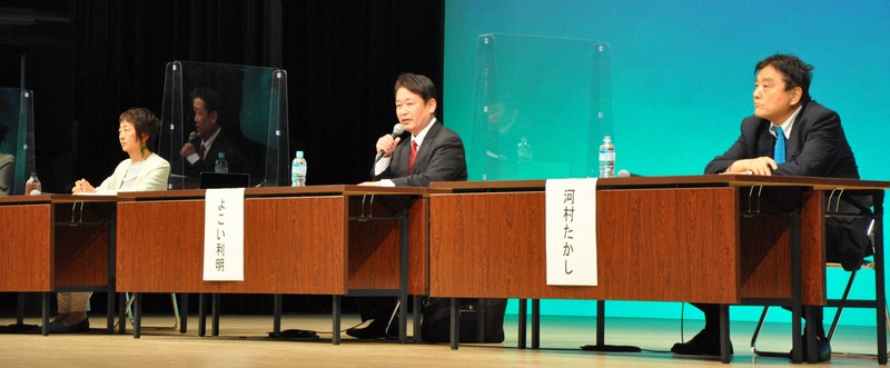 名古屋市長選の公開討論会に参加した立候補予定者=名古屋市公会堂で2021年4月3日午後5時16分、岡正勝撮影