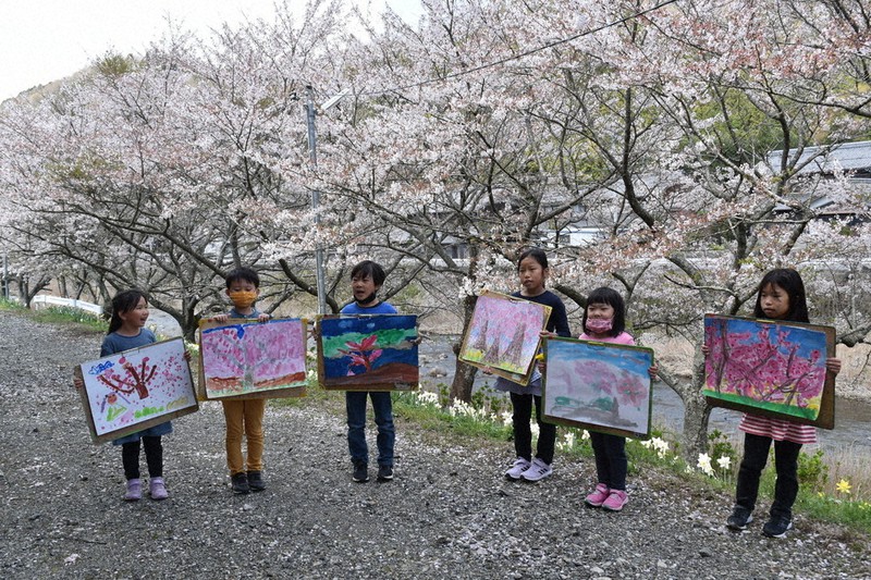 思い思いの桜描く 絵画教室で子どもたち 伊賀 三重 毎日新聞
