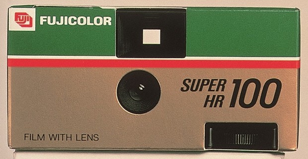 初代写ルンです。1986年発売=富士フイルム提供