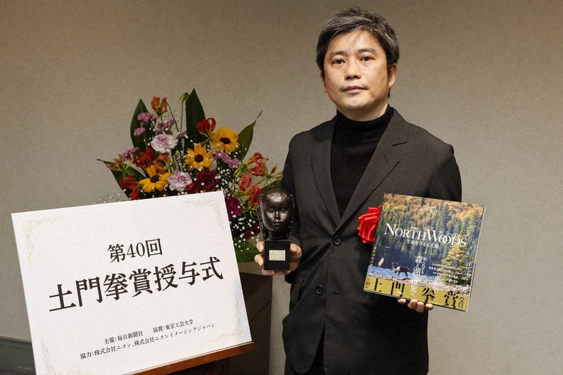 第40回土門拳賞を受賞した大竹英洋さん=東京都千代田区で2021年4月7日、尾籠章裕撮影