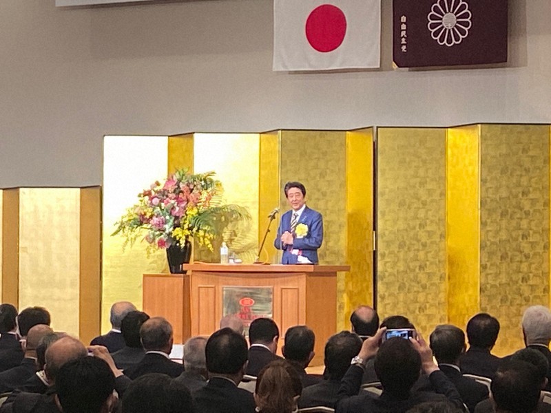 自民党新潟県連のセミナーで講演する安倍氏=新潟市で2021年3月27日午後2時15分ごろ、遠藤修平撮影