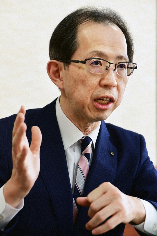 毎日新聞のインタビューに答える内堀雅雄・福島県知事=県庁で2021年3月10日、渡部直樹撮影