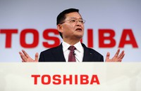 中期経営計画を発表する東芝の車谷暢昭会長兼最高経営責任者（当時）＝2018年11月8日、小川昌宏撮影