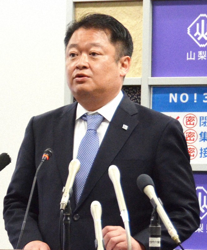 長崎幸太郎知事=山梨県防災新館で2021年4月8日午前11時50分、梅田啓祐撮影