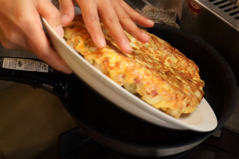 往復食簡 タサン志麻さんのレシピ スパニッシュオムレツ 毎日新聞
