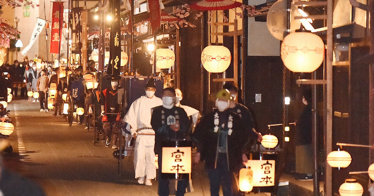 春告げる高山祭 絢爛豪華な屋台 ２年ぶりに公開 巡行とりやめ台銘旗行列 岐阜 毎日新聞
