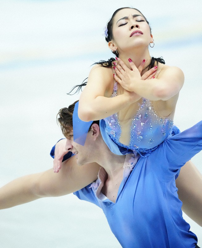 アイスダンスフリーで演技をする小松原美里、小松原尊組＝丸善インテックアリーナ大阪で2021年4月16日（代表撮影）