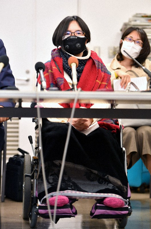 児童扶養手当違憲訴訟で敗訴し、記者会見する原告の山田真有さん=京都市中京区で2021年4月16日午後3時42分、北村隆夫撮影