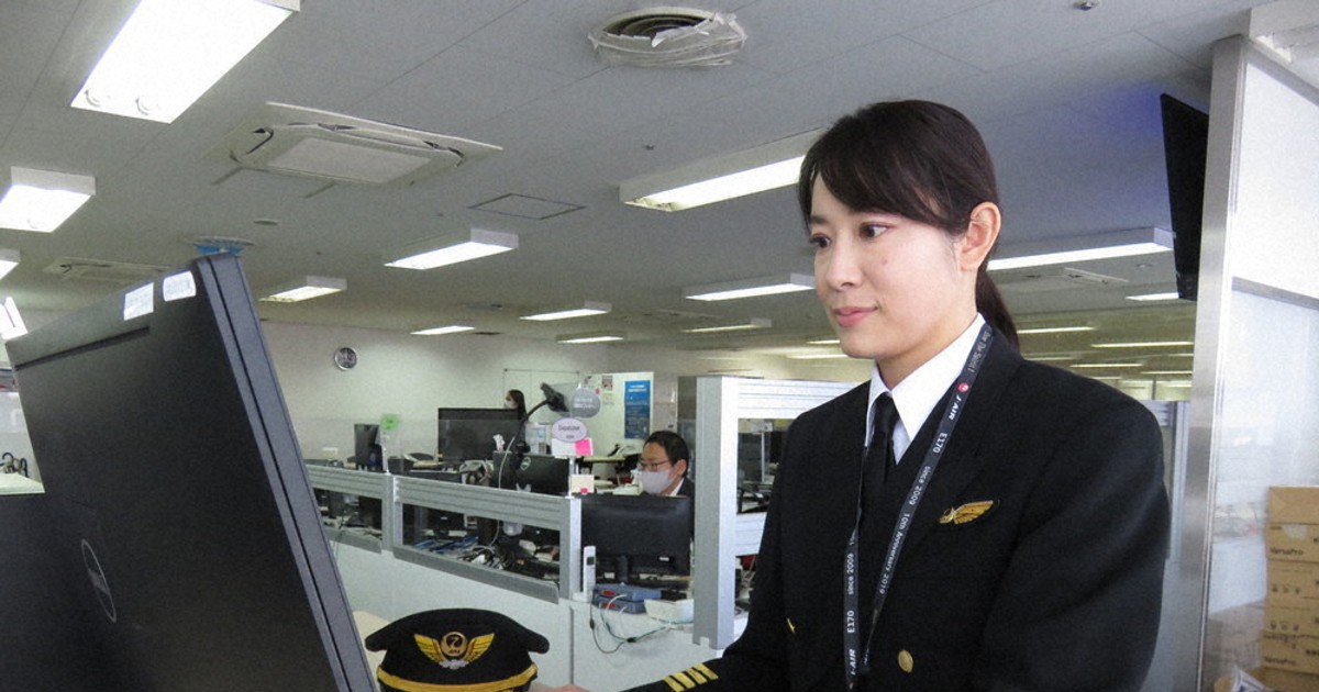 わたしの世界 機長 ジェイエア 長谷川涼子さん 35 言葉の大切さを実感 毎日新聞 わたしの世界 機長 ジェイエア 長谷川涼子さん 35 言葉の大切さを実感 毎日新聞
