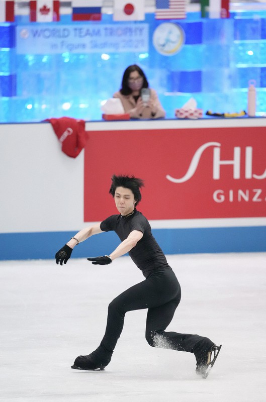 フィギュア スケート 世界国別対抗戦：羽生結弦 練習で4回転