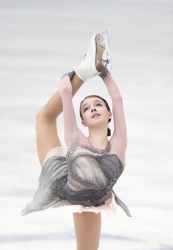 女子フリーで演技するアンナ・シェルバコワ=丸善インテックアリーナ大阪で2021年4月17日(代表撮影)