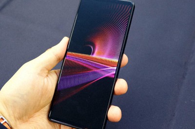 世界初の可変式望遠レンズを搭載した「エクスペリア1 III」