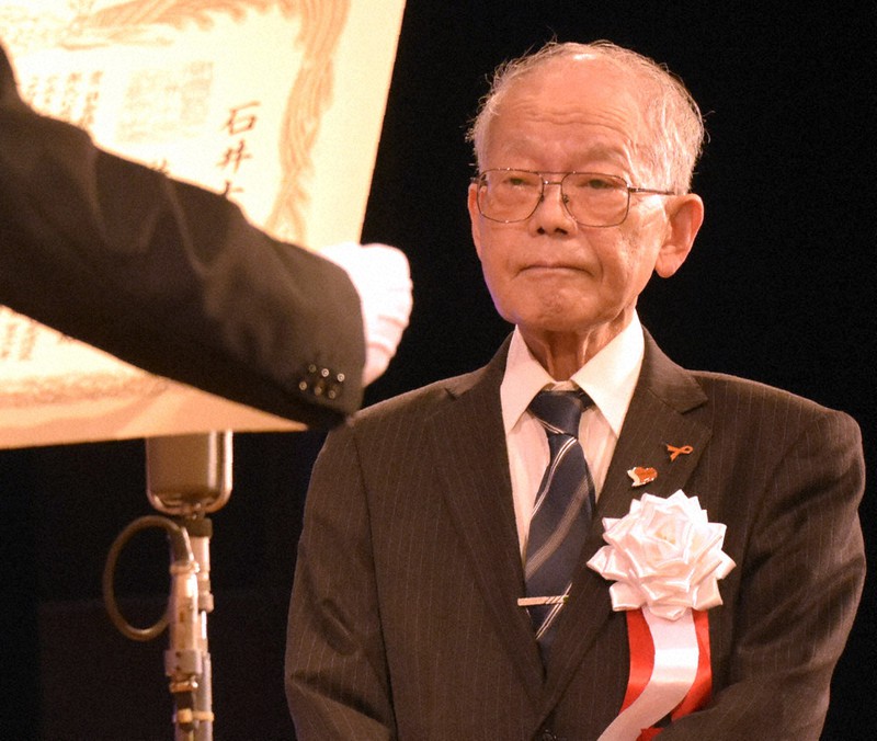 第30回石井十次賞を受賞した鳥取こども学園の藤野興一理事長=宮崎県高鍋町の中央公民館で、一宮俊介撮影