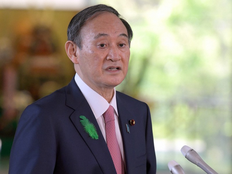 記者団の質問に答える菅義偉首相=首相官邸で2021年4月19日午前9時45分、竹内幹撮影