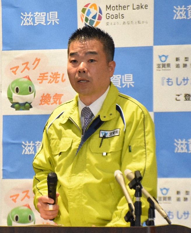 大阪府の重症患者を受け入れる方針を表明した滋賀県の三日月大造知事=大津市の県危機管理センターで2021年4月19日午後5時5分、諸隈美紗稀撮影
