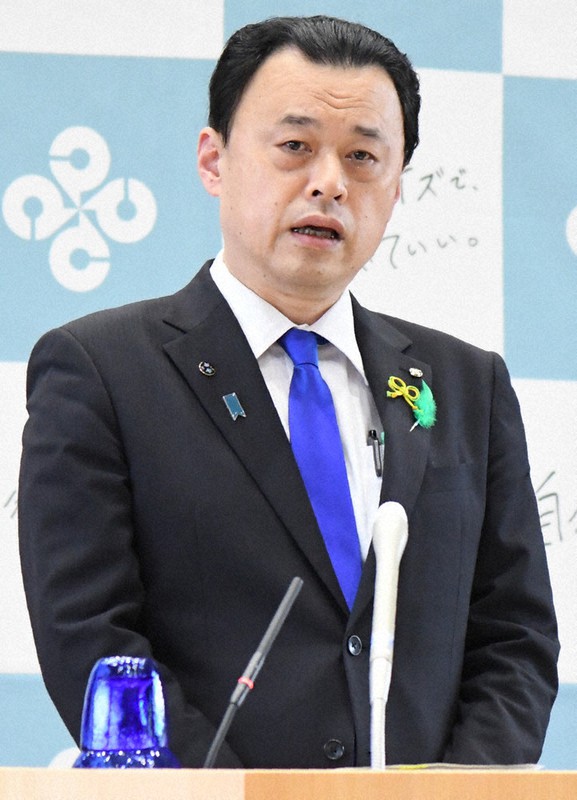 記者会見に臨む丸山達也知事=松江市殿町の島根県庁で、目野創撮影