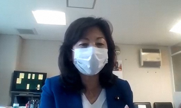 オンラインインタビューに「支援法が医ケア児がいる家族の負担軽減につながれば」と話す野田さん=4月16日午後、画面キャプチャー