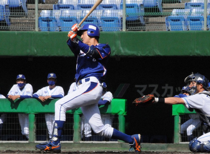 【大阪ガス-NTT東日本】一回裏NTT東日本1死二、三塁、向山が逆転3点本塁打を放つ=岡山・マスカットスタジアムで2021年4月20日午前9時18分、木村敦彦撮影