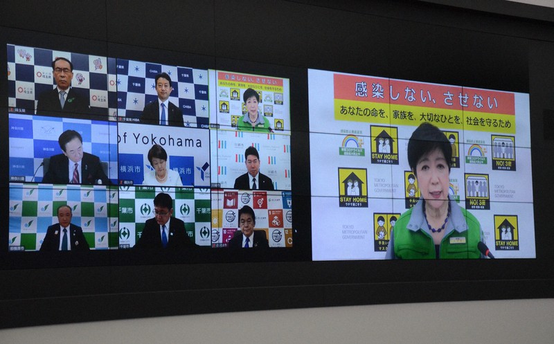 オンラインで開かれた9都県市会議で、危機意識の共有を呼びかける小池百合子・東京都知事=東京都庁で2021年4月21日午後1時53分、竹内麻子撮影