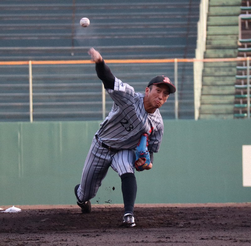 【決勝三菱自動車倉敷オーシャンズ-日本製鉄広畑】6回7失点で降板した三菱自動車倉敷オーシャンズの先発・矢部=岡山県倉敷市中庄のマスカットスタジアムで、堤浩一郎撮影
