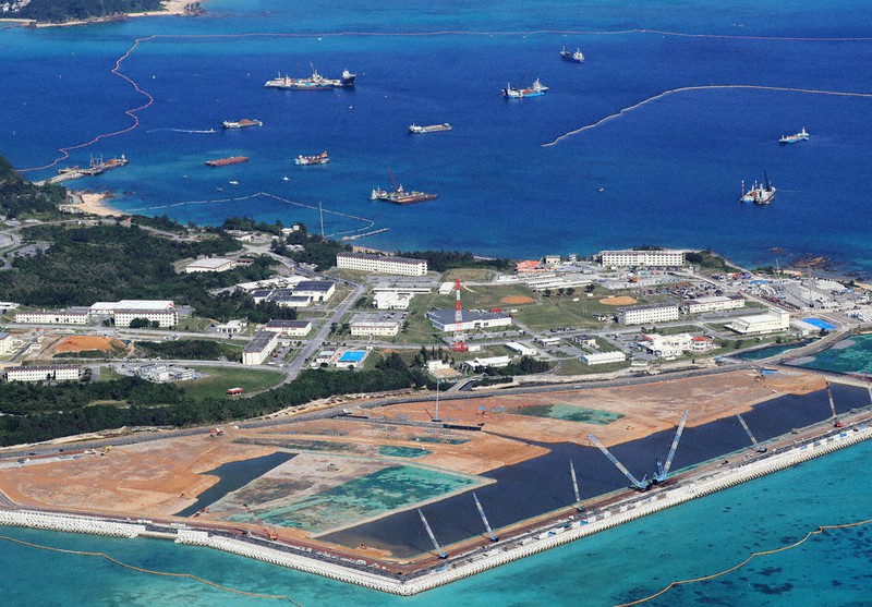埋め立てが進む辺野古の沿岸部=沖縄県名護市で2020年12月12日、本社機「希望」から玉城達郎撮影