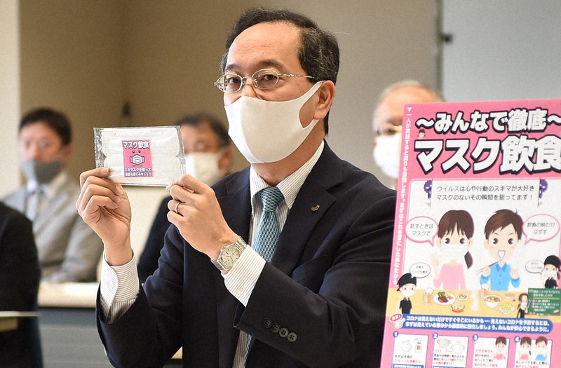 新型コロナウイルス感染症緊急対策を発表する都竹淳也市長=岐阜県飛驒市古川町の飛驒市役所で2021年4月22日午後1時50分、大竹禎之撮影