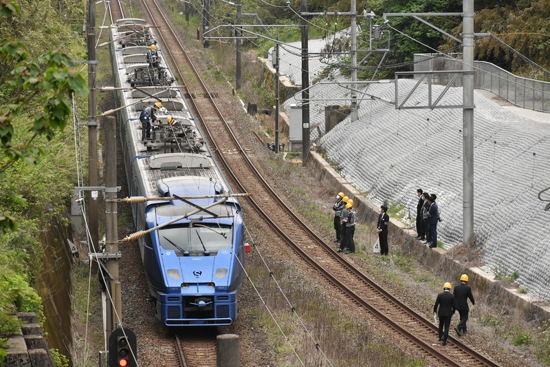 特急ソニックが立ち往生 JR鹿児島線で停電 解消の見通し立たず [写真