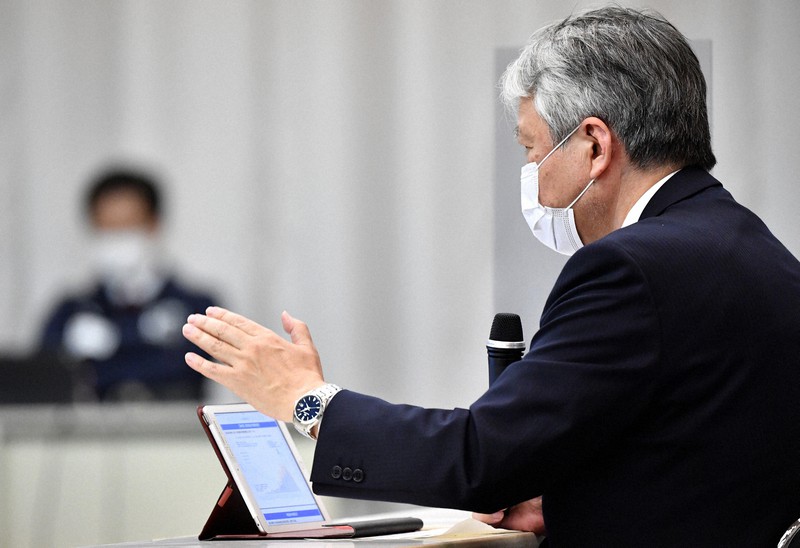 大阪府の新型コロナウイルス対策本部会議で発言する専門家会議の朝野和典座長=大阪市中央区で2021年4月20日、木葉健二撮影