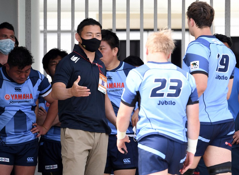 悔しい思いは次のステージに 五郎丸 観客席から現役に別れ 毎日新聞